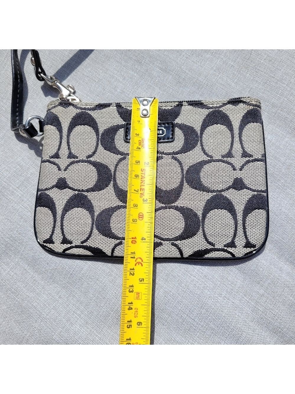 Coach Vintage wristlet, Signature C Design In Black And Grey - Picture 5 of 8